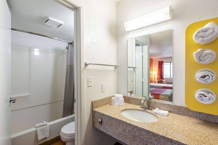 Room 13 of 28