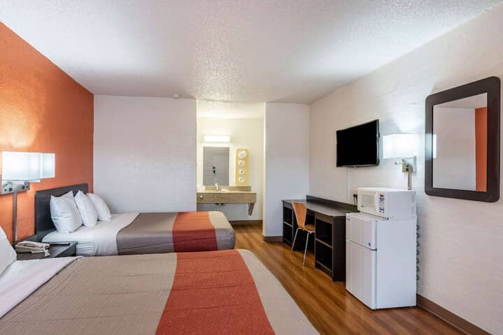 Room 9 of 28