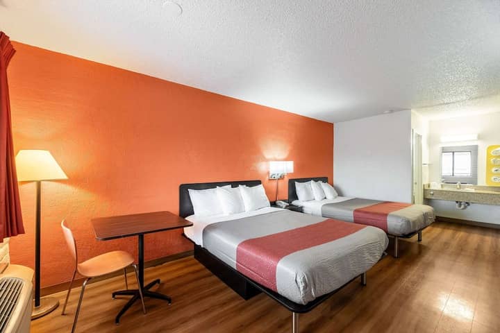 Room 7 of 28