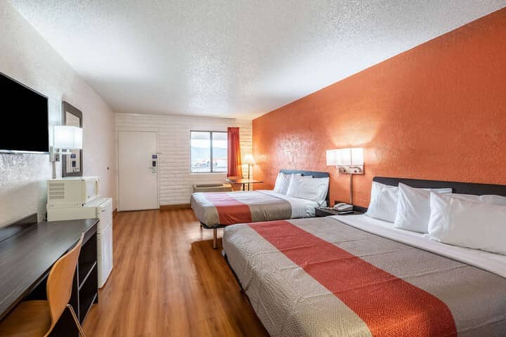 Room 10 of 28