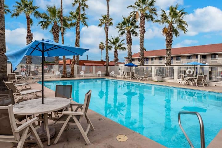 Pool 15 of 28