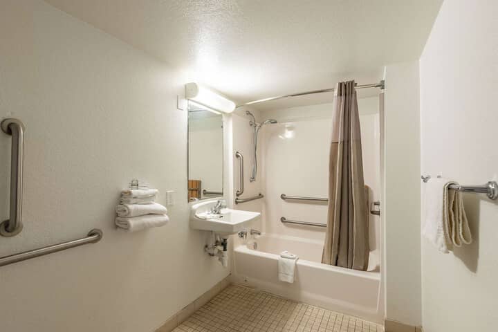 Room 14 of 28
